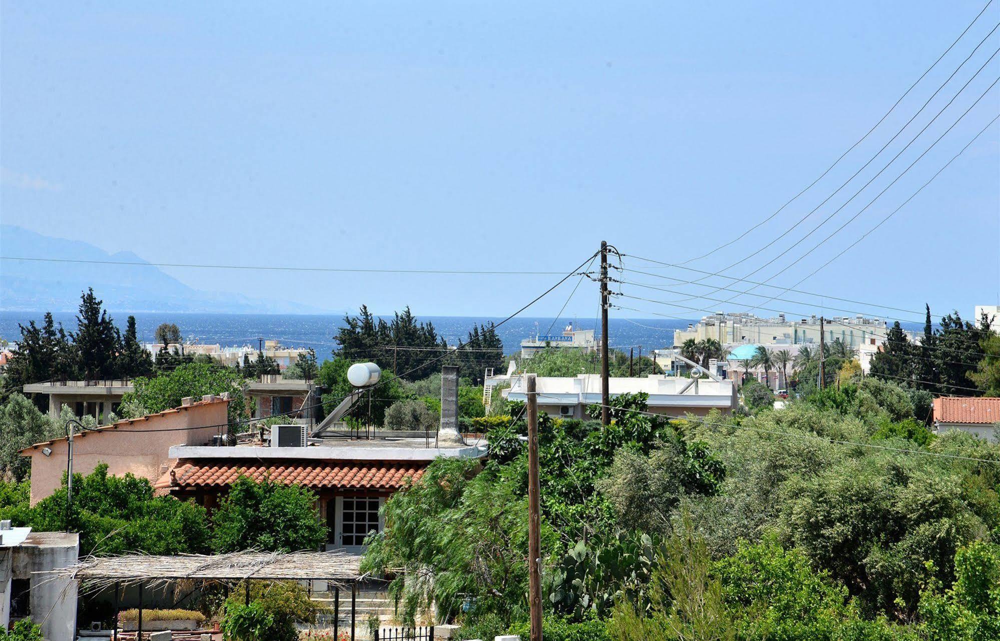 Noble Inn Loutraki  Exterior photo